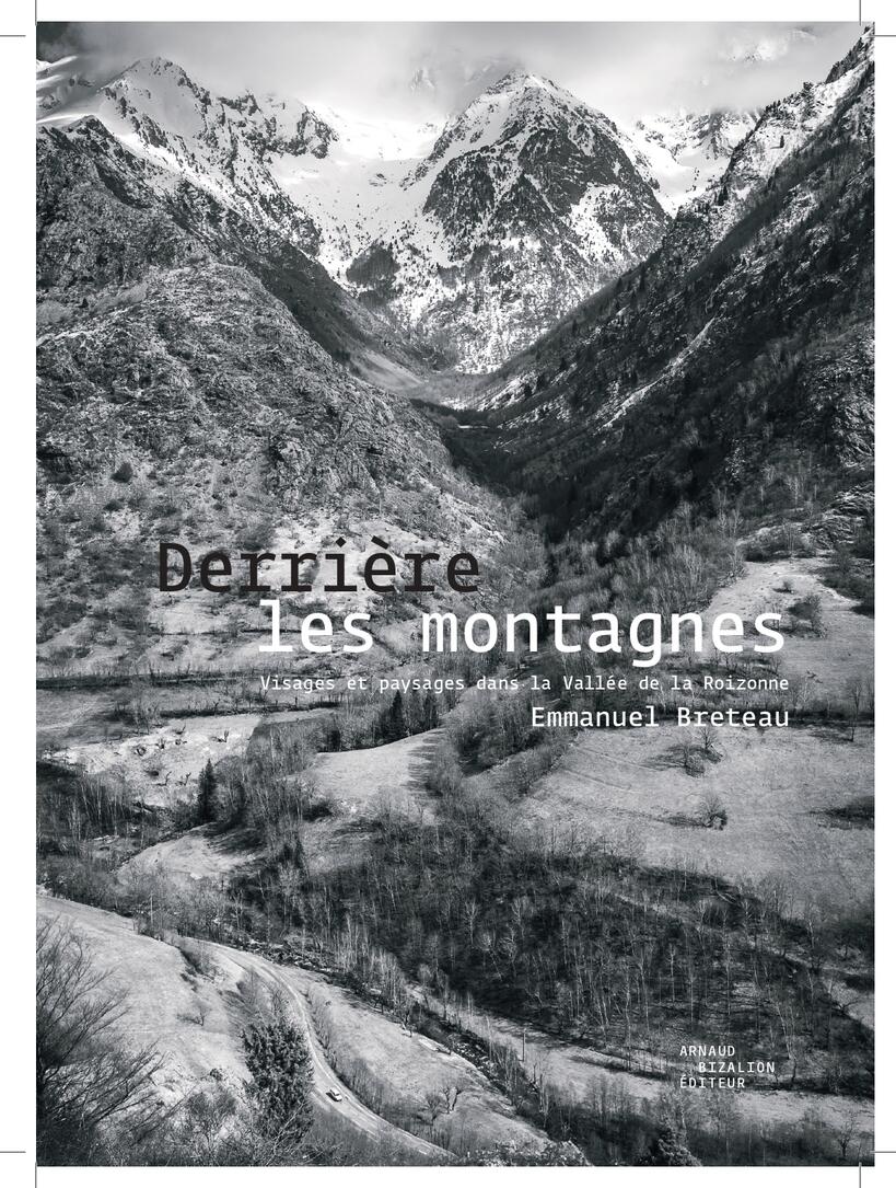 Derrière les montagnes